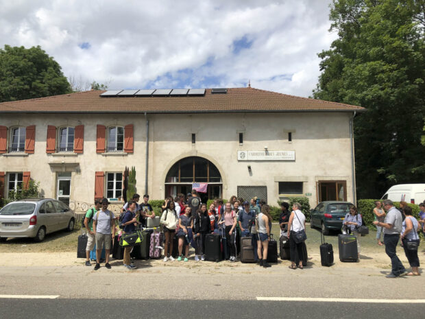 American students and chaperones in front of the Carrefour des Jeunes just after arriving.